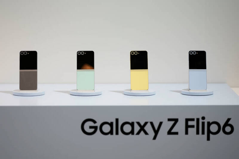 Samsung представил новые складные смартфоны