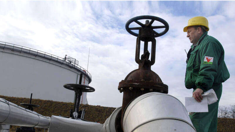 Альтернатив "Дружбе" для поставок нефти в Венгрию нет, заявил Сийярто